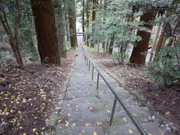 軍刀利神社の建物その他