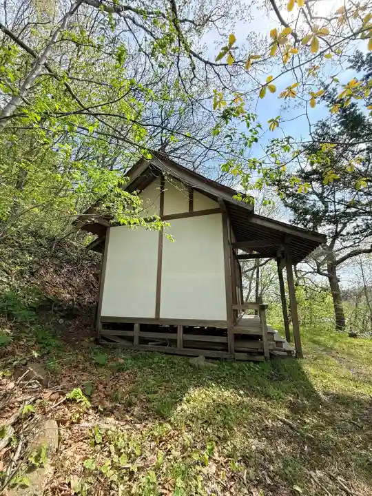 豊原神社の{uncategorized: "未分類", other: "その他", undefined: "問題あり", building: "その他建物", grave: "お墓", sacred_gate: "鳥居", guardian: "狛犬", statue: "像", buddha: "仏像", history: "歴史", nature: "自然", garden: "庭園", animal: "動物", pagoda: "塔", temizu: "手水舎", mountain_gate: "山門・神門", sanctuary: "本殿・本堂", subordinate: "末社・摂社", art: "芸術", scenery: "景色", jizo: "地蔵", ema: "絵馬", goshuin: "御朱印", omikuji: "おみくじ", items: "授与品その他", amulet: "お守り", goshuincho: "御朱印帳", eats: "食事", festival: "お祭り", votive_dance: "神楽", shichigosan: "七五三参", wedding: "結婚式", experience: "体験その他", initially: "初詣", around: "周辺", anti_infection: "感染症対策"}