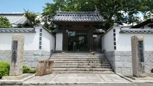 真光院西寺の山門・神門