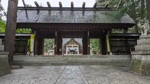 帯廣神社の山門・神門