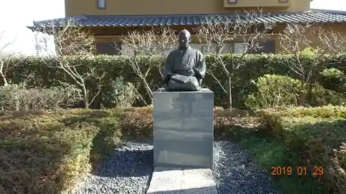 松陰神社の像