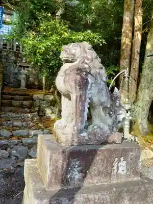 敢國神社の狛犬