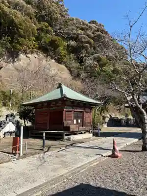 那古寺の{uncategorized: "未分類", other: "その他", undefined: "問題あり", building: "その他建物", grave: "お墓", sacred_gate: "鳥居", guardian: "狛犬", statue: "像", buddha: "仏像", history: "歴史", nature: "自然", garden: "庭園", animal: "動物", pagoda: "塔", temizu: "手水舎", mountain_gate: "山門・神門", sanctuary: "本殿・本堂", subordinate: "末社・摂社", art: "芸術", scenery: "景色", jizo: "地蔵", ema: "絵馬", goshuin: "御朱印", omikuji: "おみくじ", items: "授与品その他", amulet: "お守り", goshuincho: "御朱印帳", eats: "食事", festival: "お祭り", votive_dance: "神楽", shichigosan: "七五三参", wedding: "結婚式", experience: "体験その他", initially: "初詣", around: "周辺", anti_infection: "感染症対策"}