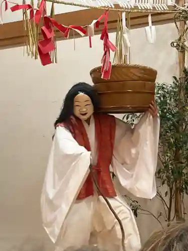 高千穂神社の{uncategorized: "未分類", other: "その他", undefined: "問題あり", building: "その他建物", grave: "お墓", sacred_gate: "鳥居", guardian: "狛犬", statue: "像", buddha: "仏像", history: "歴史", nature: "自然", garden: "庭園", animal: "動物", pagoda: "塔", temizu: "手水舎", mountain_gate: "山門・神門", sanctuary: "本殿・本堂", subordinate: "末社・摂社", art: "芸術", scenery: "景色", jizo: "地蔵", ema: "絵馬", goshuin: "御朱印", omikuji: "おみくじ", items: "授与品その他", amulet: "お守り", goshuincho: "御朱印帳", eats: "食事", festival: "お祭り", votive_dance: "神楽", shichigosan: "七五三参", wedding: "結婚式", experience: "体験その他", initially: "初詣", around: "周辺", anti_infection: "感染症対策"}