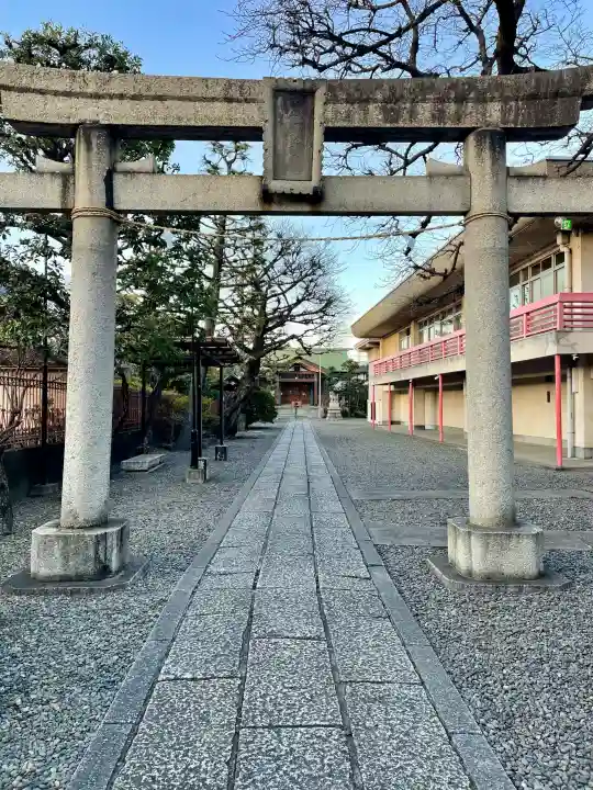 熊野神社の{uncategorized: "未分類", other: "その他", undefined: "問題あり", building: "その他建物", grave: "お墓", sacred_gate: "鳥居", guardian: "狛犬", statue: "像", buddha: "仏像", history: "歴史", nature: "自然", garden: "庭園", animal: "動物", pagoda: "塔", temizu: "手水舎", mountain_gate: "山門・神門", sanctuary: "本殿・本堂", subordinate: "末社・摂社", art: "芸術", scenery: "景色", jizo: "地蔵", ema: "絵馬", goshuin: "御朱印", omikuji: "おみくじ", items: "授与品その他", amulet: "お守り", goshuincho: "御朱印帳", eats: "食事", festival: "お祭り", votive_dance: "神楽", shichigosan: "七五三参", wedding: "結婚式", experience: "体験その他", initially: "初詣", around: "周辺", anti_infection: "感染症対策"}