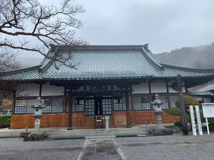 明鏡山龍雲寺の本殿・本堂