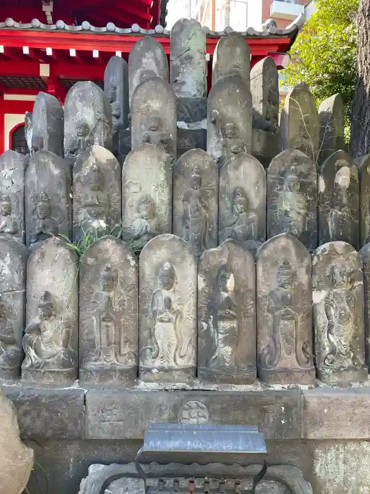 願行寺の{uncategorized: "未分類", other: "その他", undefined: "問題あり", building: "その他建物", grave: "お墓", sacred_gate: "鳥居", guardian: "狛犬", statue: "像", buddha: "仏像", history: "歴史", nature: "自然", garden: "庭園", animal: "動物", pagoda: "塔", temizu: "手水舎", mountain_gate: "山門・神門", sanctuary: "本殿・本堂", subordinate: "末社・摂社", art: "芸術", scenery: "景色", jizo: "地蔵", ema: "絵馬", goshuin: "御朱印", omikuji: "おみくじ", items: "授与品その他", amulet: "お守り", goshuincho: "御朱印帳", eats: "食事", festival: "お祭り", votive_dance: "神楽", shichigosan: "七五三参", wedding: "結婚式", experience: "体験その他", initially: "初詣", around: "周辺", anti_infection: "感染症対策"}