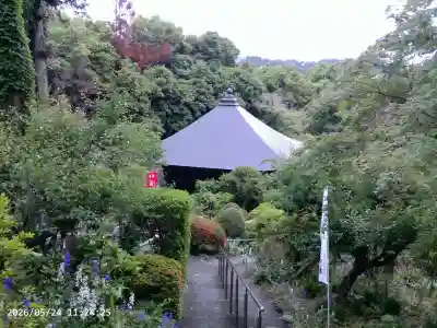 岩之上堂の{uncategorized: "未分類", other: "その他", undefined: "問題あり", building: "その他建物", grave: "お墓", sacred_gate: "鳥居", guardian: "狛犬", statue: "像", buddha: "仏像", history: "歴史", nature: "自然", garden: "庭園", animal: "動物", pagoda: "塔", temizu: "手水舎", mountain_gate: "山門・神門", sanctuary: "本殿・本堂", subordinate: "末社・摂社", art: "芸術", scenery: "景色", jizo: "地蔵", ema: "絵馬", goshuin: "御朱印", omikuji: "おみくじ", items: "授与品その他", amulet: "お守り", goshuincho: "御朱印帳", eats: "食事", festival: "お祭り", votive_dance: "神楽", shichigosan: "七五三参", wedding: "結婚式", experience: "体験その他", initially: "初詣", around: "周辺", anti_infection: "感染症対策"}