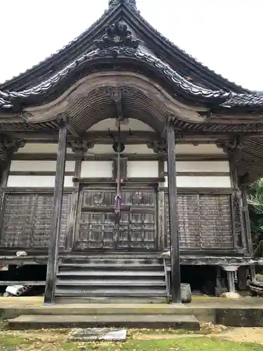 山田寺の本殿・本堂