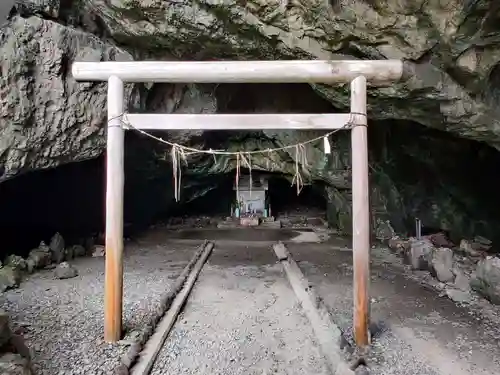 御厨人窟・神明窟(高知県)