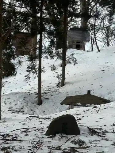 鳥越八幡宮摂社七所明神社の{uncategorized: "未分類", other: "その他", undefined: "問題あり", building: "その他建物", grave: "お墓", sacred_gate: "鳥居", guardian: "狛犬", statue: "像", buddha: "仏像", history: "歴史", nature: "自然", garden: "庭園", animal: "動物", pagoda: "塔", temizu: "手水舎", mountain_gate: "山門・神門", sanctuary: "本殿・本堂", subordinate: "末社・摂社", art: "芸術", scenery: "景色", jizo: "地蔵", ema: "絵馬", goshuin: "御朱印", omikuji: "おみくじ", items: "授与品その他", amulet: "お守り", goshuincho: "御朱印帳", eats: "食事", festival: "お祭り", votive_dance: "神楽", shichigosan: "七五三参", wedding: "結婚式", experience: "体験その他", initially: "初詣", around: "周辺", anti_infection: "感染症対策"}