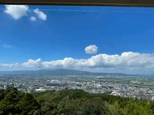 高良大社の{uncategorized: "未分類", other: "その他", undefined: "問題あり", building: "その他建物", grave: "お墓", sacred_gate: "鳥居", guardian: "狛犬", statue: "像", buddha: "仏像", history: "歴史", nature: "自然", garden: "庭園", animal: "動物", pagoda: "塔", temizu: "手水舎", mountain_gate: "山門・神門", sanctuary: "本殿・本堂", subordinate: "末社・摂社", art: "芸術", scenery: "景色", jizo: "地蔵", ema: "絵馬", goshuin: "御朱印", omikuji: "おみくじ", items: "授与品その他", amulet: "お守り", goshuincho: "御朱印帳", eats: "食事", festival: "お祭り", votive_dance: "神楽", shichigosan: "七五三参", wedding: "結婚式", experience: "体験その他", initially: "初詣", around: "周辺", anti_infection: "感染症対策"}