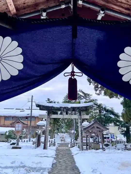 大宮賣神社の{uncategorized: "未分類", other: "その他", undefined: "問題あり", building: "その他建物", grave: "お墓", sacred_gate: "鳥居", guardian: "狛犬", statue: "像", buddha: "仏像", history: "歴史", nature: "自然", garden: "庭園", animal: "動物", pagoda: "塔", temizu: "手水舎", mountain_gate: "山門・神門", sanctuary: "本殿・本堂", subordinate: "末社・摂社", art: "芸術", scenery: "景色", jizo: "地蔵", ema: "絵馬", goshuin: "御朱印", omikuji: "おみくじ", items: "授与品その他", amulet: "お守り", goshuincho: "御朱印帳", eats: "食事", festival: "お祭り", votive_dance: "神楽", shichigosan: "七五三参", wedding: "結婚式", experience: "体験その他", initially: "初詣", around: "周辺", anti_infection: "感染症対策"}