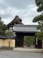 等持院の{uncategorized: "未分類", other: "その他", undefined: "問題あり", building: "その他建物", grave: "お墓", sacred_gate: "鳥居", guardian: "狛犬", statue: "像", buddha: "仏像", history: "歴史", nature: "自然", garden: "庭園", animal: "動物", pagoda: "塔", temizu: "手水舎", mountain_gate: "山門・神門", sanctuary: "本殿・本堂", subordinate: "末社・摂社", art: "芸術", scenery: "景色", jizo: "地蔵", ema: "絵馬", goshuin: "御朱印", omikuji: "おみくじ", items: "授与品その他", amulet: "お守り", goshuincho: "御朱印帳", eats: "食事", festival: "お祭り", votive_dance: "神楽", shichigosan: "七五三参", wedding: "結婚式", experience: "体験その他", initially: "初詣", around: "周辺", anti_infection: "感染症対策"}