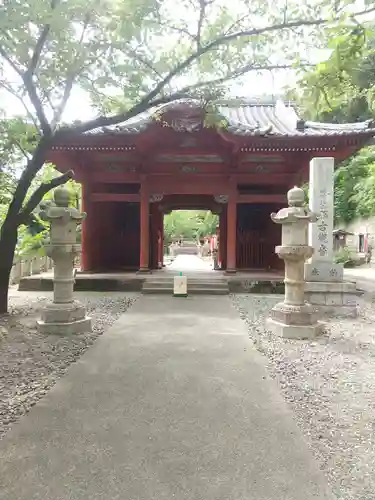 那古寺の山門