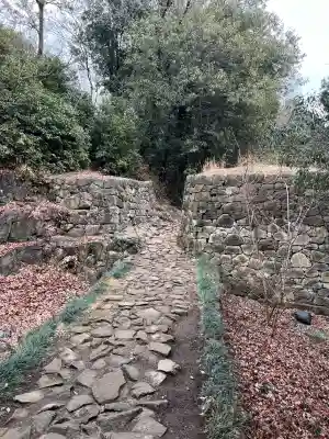 新田神社の{uncategorized: "未分類", other: "その他", undefined: "問題あり", building: "その他建物", grave: "お墓", sacred_gate: "鳥居", guardian: "狛犬", statue: "像", buddha: "仏像", history: "歴史", nature: "自然", garden: "庭園", animal: "動物", pagoda: "塔", temizu: "手水舎", mountain_gate: "山門・神門", sanctuary: "本殿・本堂", subordinate: "末社・摂社", art: "芸術", scenery: "景色", jizo: "地蔵", ema: "絵馬", goshuin: "御朱印", omikuji: "おみくじ", items: "授与品その他", amulet: "お守り", goshuincho: "御朱印帳", eats: "食事", festival: "お祭り", votive_dance: "神楽", shichigosan: "七五三参", wedding: "結婚式", experience: "体験その他", initially: "初詣", around: "周辺", anti_infection: "感染症対策"}