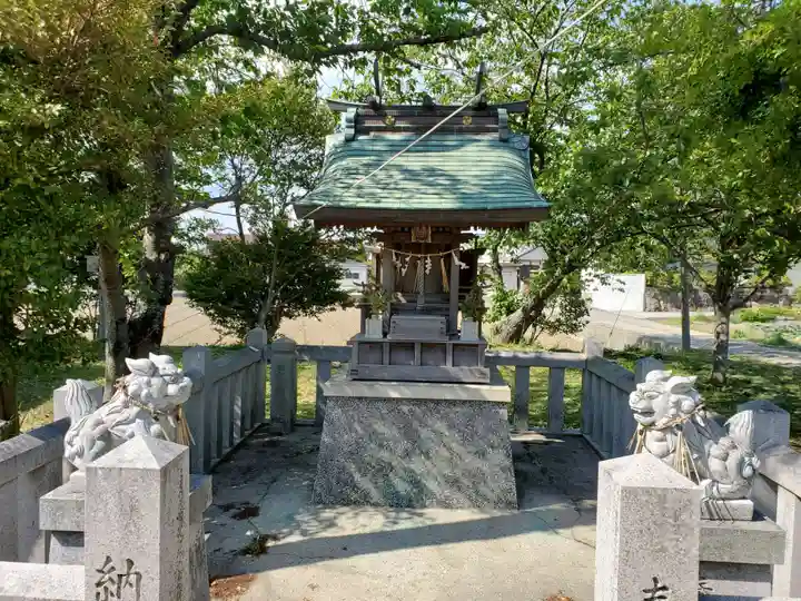 出新田岡神社の末社・摂社