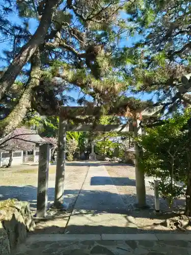 護国神社の{uncategorized: "未分類", other: "その他", undefined: "問題あり", building: "その他建物", grave: "お墓", sacred_gate: "鳥居", guardian: "狛犬", statue: "像", buddha: "仏像", history: "歴史", nature: "自然", garden: "庭園", animal: "動物", pagoda: "塔", temizu: "手水舎", mountain_gate: "山門・神門", sanctuary: "本殿・本堂", subordinate: "末社・摂社", art: "芸術", scenery: "景色", jizo: "地蔵", ema: "絵馬", goshuin: "御朱印", omikuji: "おみくじ", items: "授与品その他", amulet: "お守り", goshuincho: "御朱印帳", eats: "食事", festival: "お祭り", votive_dance: "神楽", shichigosan: "七五三参", wedding: "結婚式", experience: "体験その他", initially: "初詣", around: "周辺", anti_infection: "感染症対策"}