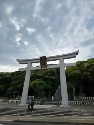 大洗磯前神社の{uncategorized: "未分類", other: "その他", undefined: "問題あり", building: "その他建物", grave: "お墓", sacred_gate: "鳥居", guardian: "狛犬", statue: "像", buddha: "仏像", history: "歴史", nature: "自然", garden: "庭園", animal: "動物", pagoda: "塔", temizu: "手水舎", mountain_gate: "山門・神門", sanctuary: "本殿・本堂", subordinate: "末社・摂社", art: "芸術", scenery: "景色", jizo: "地蔵", ema: "絵馬", goshuin: "御朱印", omikuji: "おみくじ", items: "授与品その他", amulet: "お守り", goshuincho: "御朱印帳", eats: "食事", festival: "お祭り", votive_dance: "神楽", shichigosan: "七五三参", wedding: "結婚式", experience: "体験その他", initially: "初詣", around: "周辺", anti_infection: "感染症対策"}
