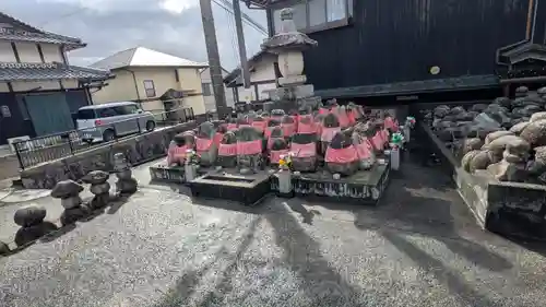 尊勝陀羅尼塔と石仏群(滋賀県)