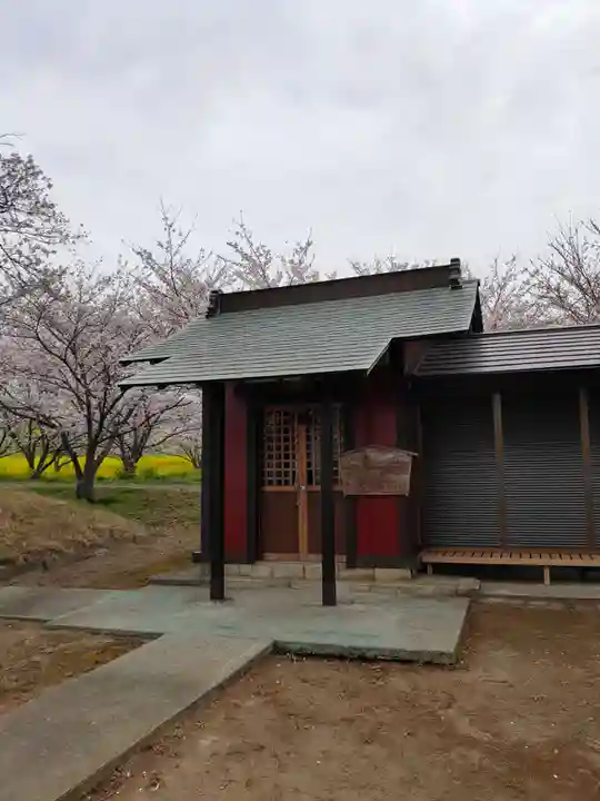 三軒家の鬼門除け稲荷の本殿・本堂