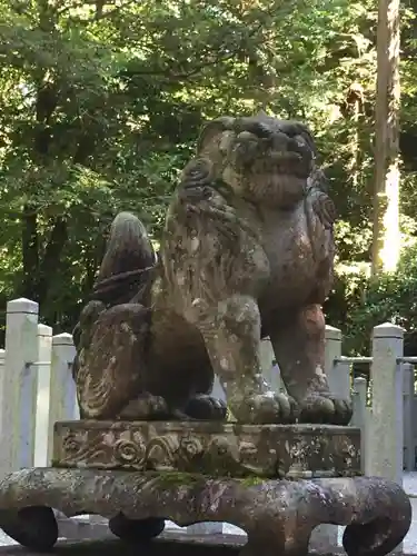 丹生神社の狛犬