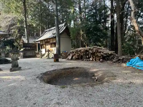 圡生神社の{uncategorized: "未分類", other: "その他", undefined: "問題あり", building: "その他建物", grave: "お墓", sacred_gate: "鳥居", guardian: "狛犬", statue: "像", buddha: "仏像", history: "歴史", nature: "自然", garden: "庭園", animal: "動物", pagoda: "塔", temizu: "手水舎", mountain_gate: "山門・神門", sanctuary: "本殿・本堂", subordinate: "末社・摂社", art: "芸術", scenery: "景色", jizo: "地蔵", ema: "絵馬", goshuin: "御朱印", omikuji: "おみくじ", items: "授与品その他", amulet: "お守り", goshuincho: "御朱印帳", eats: "食事", festival: "お祭り", votive_dance: "神楽", shichigosan: "七五三参", wedding: "結婚式", experience: "体験その他", initially: "初詣", around: "周辺", anti_infection: "感染症対策"}