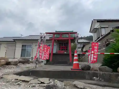 稲荷大明神の鳥居