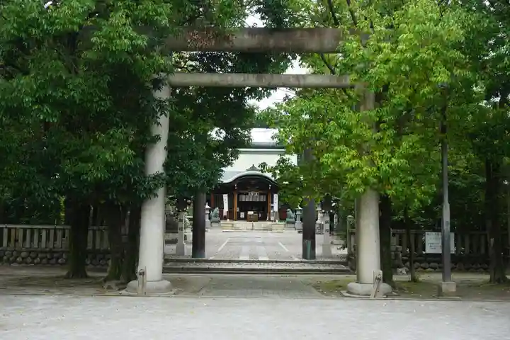 溝旗神社(肇國神社)の鳥居