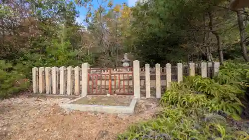 後深草天皇皇子　性仁親王墓・文覚上人墓(京都府)