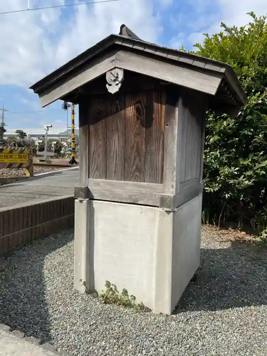 祠(宮山)の{uncategorized: "未分類", other: "その他", undefined: "問題あり", building: "その他建物", grave: "お墓", sacred_gate: "鳥居", guardian: "狛犬", statue: "像", buddha: "仏像", history: "歴史", nature: "自然", garden: "庭園", animal: "動物", pagoda: "塔", temizu: "手水舎", mountain_gate: "山門・神門", sanctuary: "本殿・本堂", subordinate: "末社・摂社", art: "芸術", scenery: "景色", jizo: "地蔵", ema: "絵馬", goshuin: "御朱印", omikuji: "おみくじ", items: "授与品その他", amulet: "お守り", goshuincho: "御朱印帳", eats: "食事", festival: "お祭り", votive_dance: "神楽", shichigosan: "七五三参", wedding: "結婚式", experience: "体験その他", initially: "初詣", around: "周辺", anti_infection: "感染症対策"}