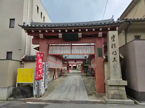 愛染堂勝鬘院の山門・神門
