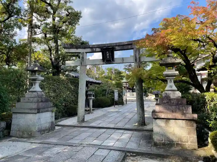 敷地神社(わら天神宮)の鳥居