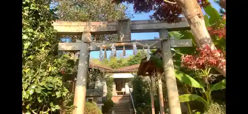 横浜御嶽神社の鳥居