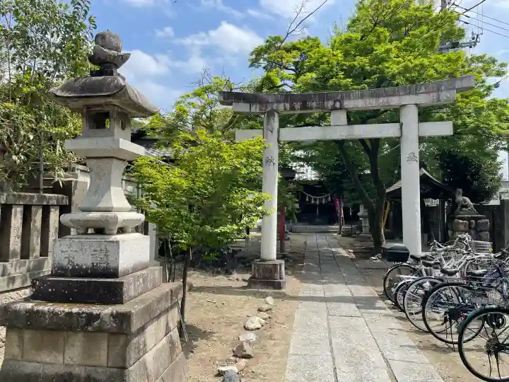 伊奈利神社の{uncategorized: "未分類", other: "その他", undefined: "問題あり", building: "その他建物", grave: "お墓", sacred_gate: "鳥居", guardian: "狛犬", statue: "像", buddha: "仏像", history: "歴史", nature: "自然", garden: "庭園", animal: "動物", pagoda: "塔", temizu: "手水舎", mountain_gate: "山門・神門", sanctuary: "本殿・本堂", subordinate: "末社・摂社", art: "芸術", scenery: "景色", jizo: "地蔵", ema: "絵馬", goshuin: "御朱印", omikuji: "おみくじ", items: "授与品その他", amulet: "お守り", goshuincho: "御朱印帳", eats: "食事", festival: "お祭り", votive_dance: "神楽", shichigosan: "七五三参", wedding: "結婚式", experience: "体験その他", initially: "初詣", around: "周辺", anti_infection: "感染症対策"}