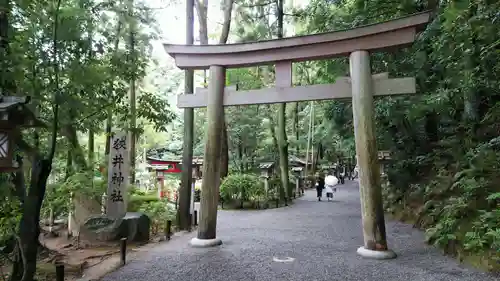 狭井坐大神荒魂神社(狭井神社)の鳥居