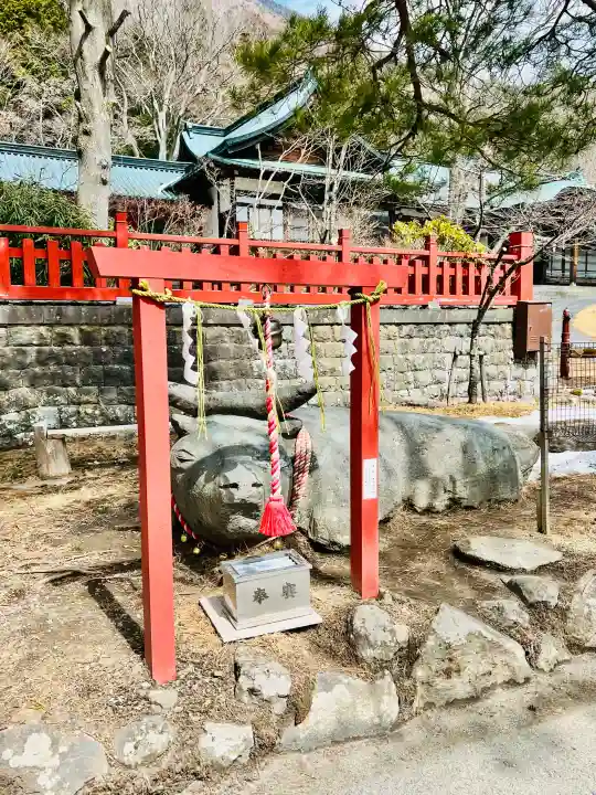 日光二荒山神社中宮祠の{uncategorized: "未分類", other: "その他", undefined: "問題あり", building: "その他建物", grave: "お墓", sacred_gate: "鳥居", guardian: "狛犬", statue: "像", buddha: "仏像", history: "歴史", nature: "自然", garden: "庭園", animal: "動物", pagoda: "塔", temizu: "手水舎", mountain_gate: "山門・神門", sanctuary: "本殿・本堂", subordinate: "末社・摂社", art: "芸術", scenery: "景色", jizo: "地蔵", ema: "絵馬", goshuin: "御朱印", omikuji: "おみくじ", items: "授与品その他", amulet: "お守り", goshuincho: "御朱印帳", eats: "食事", festival: "お祭り", votive_dance: "神楽", shichigosan: "七五三参", wedding: "結婚式", experience: "体験その他", initially: "初詣", around: "周辺", anti_infection: "感染症対策"}