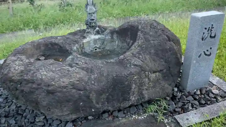 神明社の手水舎