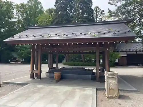 射水神社の手水舎