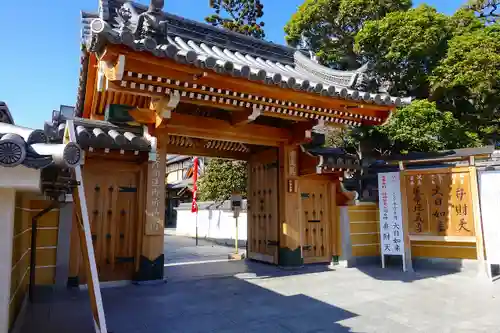 宝蔵院の山門