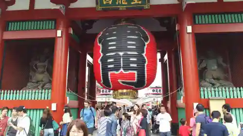 浅草寺の山門