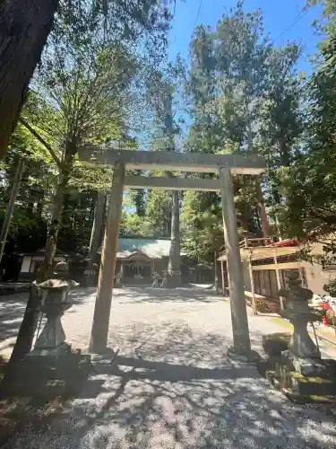 御杖神社の{uncategorized: "未分類", other: "その他", undefined: "問題あり", building: "その他建物", grave: "お墓", sacred_gate: "鳥居", guardian: "狛犬", statue: "像", buddha: "仏像", history: "歴史", nature: "自然", garden: "庭園", animal: "動物", pagoda: "塔", temizu: "手水舎", mountain_gate: "山門・神門", sanctuary: "本殿・本堂", subordinate: "末社・摂社", art: "芸術", scenery: "景色", jizo: "地蔵", ema: "絵馬", goshuin: "御朱印", omikuji: "おみくじ", items: "授与品その他", amulet: "お守り", goshuincho: "御朱印帳", eats: "食事", festival: "お祭り", votive_dance: "神楽", shichigosan: "七五三参", wedding: "結婚式", experience: "体験その他", initially: "初詣", around: "周辺", anti_infection: "感染症対策"}