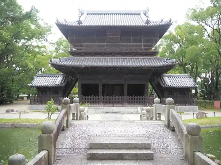 聖福寺の山門・神門