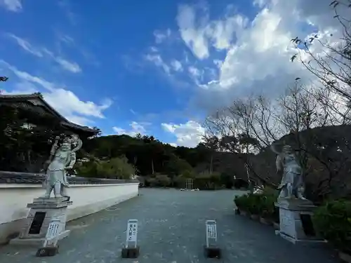 鎮國寺の像