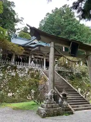 玉置神社の{uncategorized: "未分類", other: "その他", undefined: "問題あり", building: "その他建物", grave: "お墓", sacred_gate: "鳥居", guardian: "狛犬", statue: "像", buddha: "仏像", history: "歴史", nature: "自然", garden: "庭園", animal: "動物", pagoda: "塔", temizu: "手水舎", mountain_gate: "山門・神門", sanctuary: "本殿・本堂", subordinate: "末社・摂社", art: "芸術", scenery: "景色", jizo: "地蔵", ema: "絵馬", goshuin: "御朱印", omikuji: "おみくじ", items: "授与品その他", amulet: "お守り", goshuincho: "御朱印帳", eats: "食事", festival: "お祭り", votive_dance: "神楽", shichigosan: "七五三参", wedding: "結婚式", experience: "体験その他", initially: "初詣", around: "周辺", anti_infection: "感染症対策"}