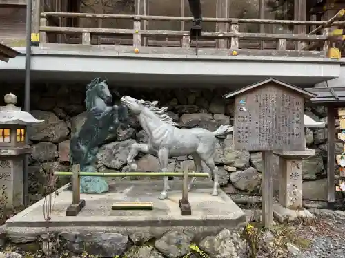 貴船神社の{uncategorized: "未分類", other: "その他", undefined: "問題あり", building: "その他建物", grave: "お墓", sacred_gate: "鳥居", guardian: "狛犬", statue: "像", buddha: "仏像", history: "歴史", nature: "自然", garden: "庭園", animal: "動物", pagoda: "塔", temizu: "手水舎", mountain_gate: "山門・神門", sanctuary: "本殿・本堂", subordinate: "末社・摂社", art: "芸術", scenery: "景色", jizo: "地蔵", ema: "絵馬", goshuin: "御朱印", omikuji: "おみくじ", items: "授与品その他", amulet: "お守り", goshuincho: "御朱印帳", eats: "食事", festival: "お祭り", votive_dance: "神楽", shichigosan: "七五三参", wedding: "結婚式", experience: "体験その他", initially: "初詣", around: "周辺", anti_infection: "感染症対策"}