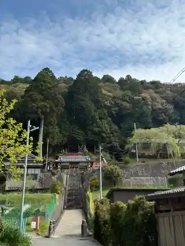 天神社の{uncategorized: "未分類", other: "その他", undefined: "問題あり", building: "その他建物", grave: "お墓", sacred_gate: "鳥居", guardian: "狛犬", statue: "像", buddha: "仏像", history: "歴史", nature: "自然", garden: "庭園", animal: "動物", pagoda: "塔", temizu: "手水舎", mountain_gate: "山門・神門", sanctuary: "本殿・本堂", subordinate: "末社・摂社", art: "芸術", scenery: "景色", jizo: "地蔵", ema: "絵馬", goshuin: "御朱印", omikuji: "おみくじ", items: "授与品その他", amulet: "お守り", goshuincho: "御朱印帳", eats: "食事", festival: "お祭り", votive_dance: "神楽", shichigosan: "七五三参", wedding: "結婚式", experience: "体験その他", initially: "初詣", around: "周辺", anti_infection: "感染症対策"}