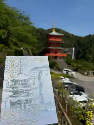 青岸渡寺の{uncategorized: "未分類", other: "その他", undefined: "問題あり", building: "その他建物", grave: "お墓", sacred_gate: "鳥居", guardian: "狛犬", statue: "像", buddha: "仏像", history: "歴史", nature: "自然", garden: "庭園", animal: "動物", pagoda: "塔", temizu: "手水舎", mountain_gate: "山門・神門", sanctuary: "本殿・本堂", subordinate: "末社・摂社", art: "芸術", scenery: "景色", jizo: "地蔵", ema: "絵馬", goshuin: "御朱印", omikuji: "おみくじ", items: "授与品その他", amulet: "お守り", goshuincho: "御朱印帳", eats: "食事", festival: "お祭り", votive_dance: "神楽", shichigosan: "七五三参", wedding: "結婚式", experience: "体験その他", initially: "初詣", around: "周辺", anti_infection: "感染症対策"}