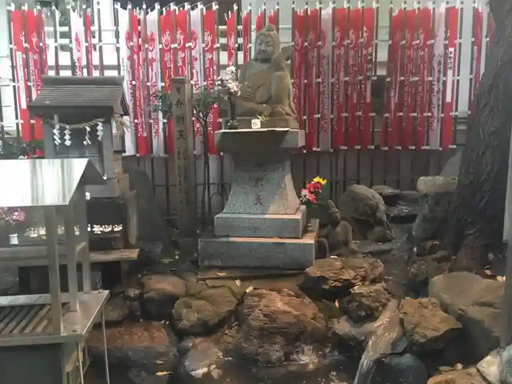 豊川稲荷東京別院の像