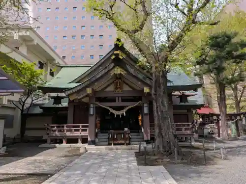 三吉神社の{uncategorized: "未分類", other: "その他", undefined: "問題あり", building: "その他建物", grave: "お墓", sacred_gate: "鳥居", guardian: "狛犬", statue: "像", buddha: "仏像", history: "歴史", nature: "自然", garden: "庭園", animal: "動物", pagoda: "塔", temizu: "手水舎", mountain_gate: "山門・神門", sanctuary: "本殿・本堂", subordinate: "末社・摂社", art: "芸術", scenery: "景色", jizo: "地蔵", ema: "絵馬", goshuin: "御朱印", omikuji: "おみくじ", items: "授与品その他", amulet: "お守り", goshuincho: "御朱印帳", eats: "食事", festival: "お祭り", votive_dance: "神楽", shichigosan: "七五三参", wedding: "結婚式", experience: "体験その他", initially: "初詣", around: "周辺", anti_infection: "感染症対策"}